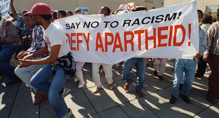 Tại sao chủ nghĩa phân biệt chủng tộc lại xảy ra ở Nam Phi?