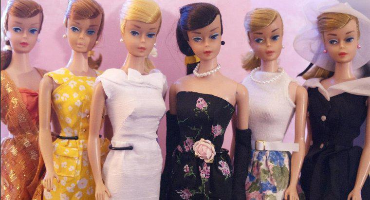 Khi nào búp bê Barbie đầu tiên ra mắt?