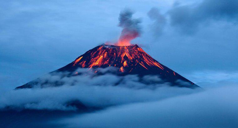 Tên của một số núi lửa nổi tiếng là gì?