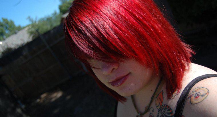 Làm thế nào để bạn làm cho thuốc nhuộm tóc đỏ mờ đi nhanh hơn?