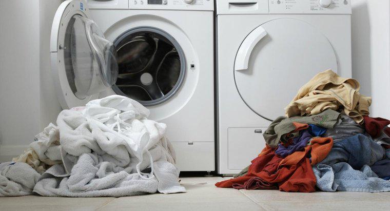 Lộn quần áo từ trong ra ngoài khi giặt có tốt hơn không?