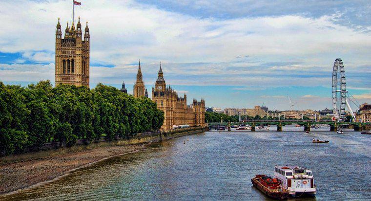 Sông Thames sâu bao nhiêu?