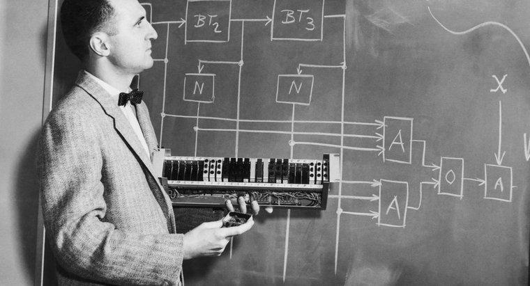 Ai là người phát minh ra logic Boolean, và nghề nghiệp của ông ta là gì?