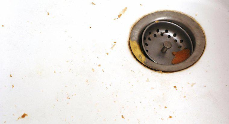 Làm thế nào để bạn làm sạch cống thoát nước có mùi?