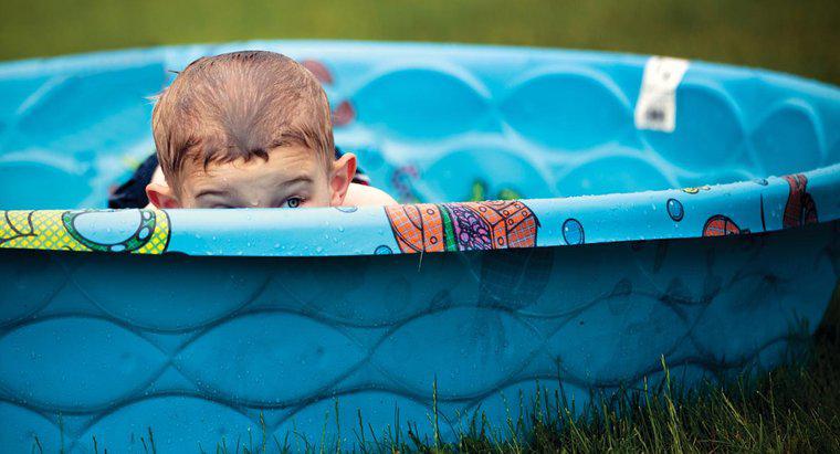 Làm thế nào để bạn giữ cho nước trong bể bơi có mái chèo được sạch?