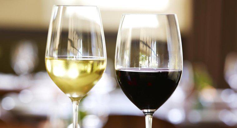 Loại nào có nhiều đường, rượu vang đỏ hoặc rượu vang trắng?