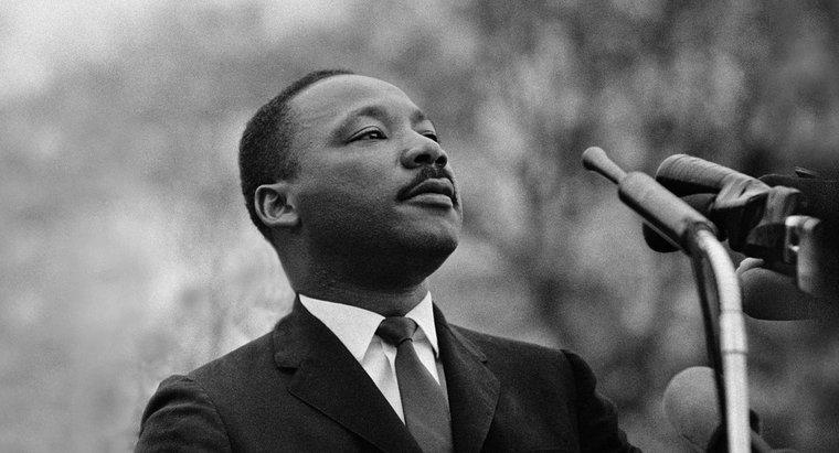 Khi nào Ngày MLK trở thành Ngày lễ Liên bang?