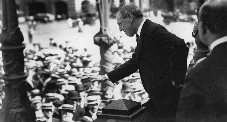 Làm thế nào mà điểm thứ 14 của Woodrow Wilson được hợp nhất vào Hiệp ước Versailles?