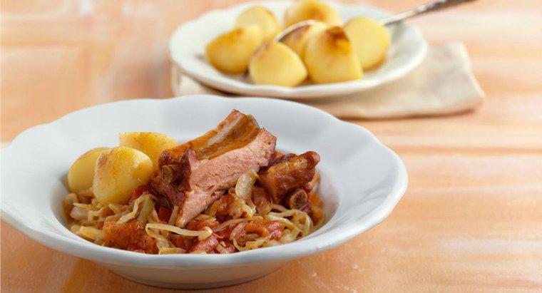 Công thức nấu thịt lợn và dưa cải bắp dễ làm là gì?