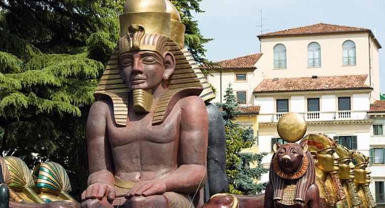 Quý tộc Ai Cập cổ đại đã làm gì?