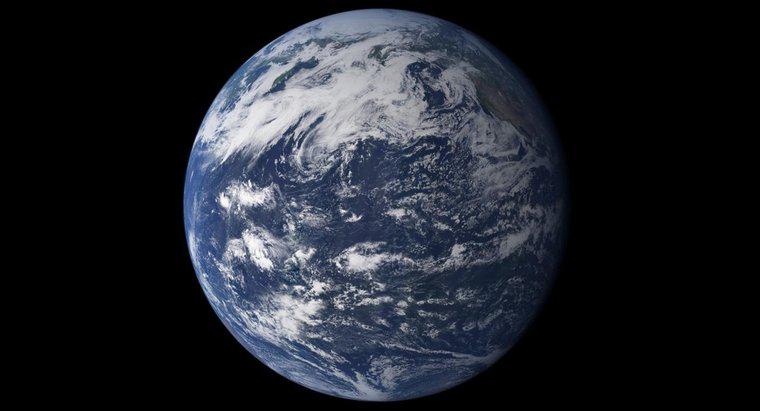 Bầu khí quyển của Trái đất mở rộng đến mức nào?
