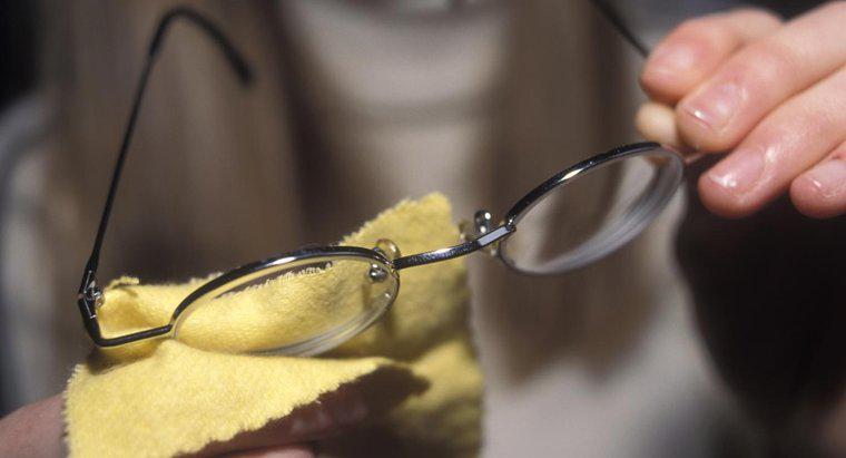 Làm thế nào để bạn sửa kính bị xước?