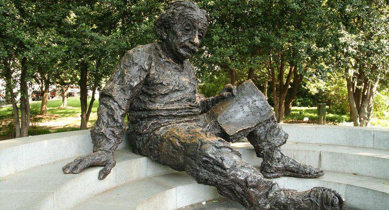 Albert Einstein đã thay đổi thế giới như thế nào?