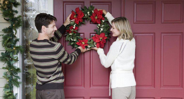 Khi nào bạn nên treo vòng hoa trước cửa nhà?