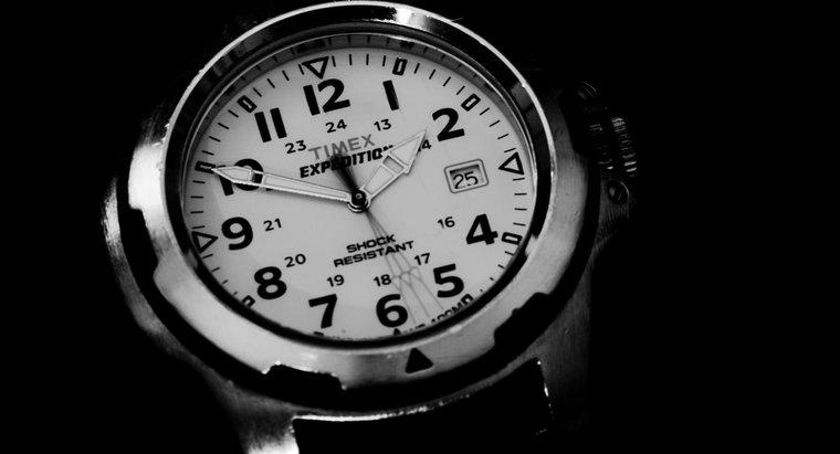 Làm thế nào để bạn đặt ngày cho một chiếc đồng hồ Timex Expedition Indiglo?
