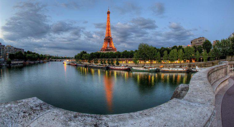 Tại sao Tháp Eiffel được xây dựng?