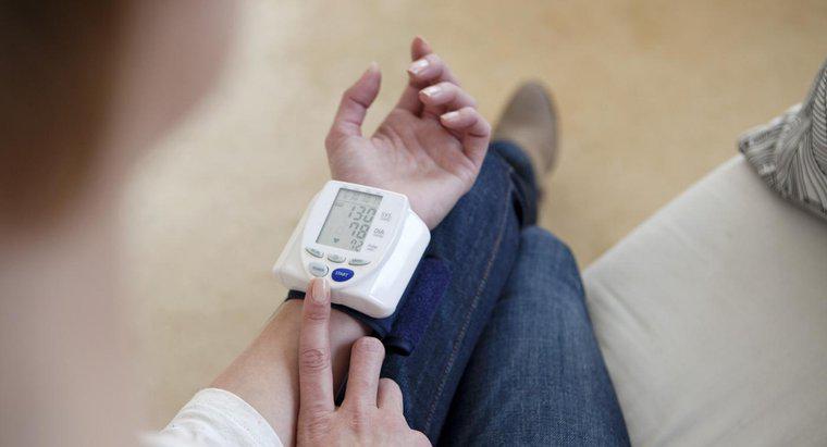 Làm thế nào bạn có thể kiểm tra huyết áp của bạn tại nhà?