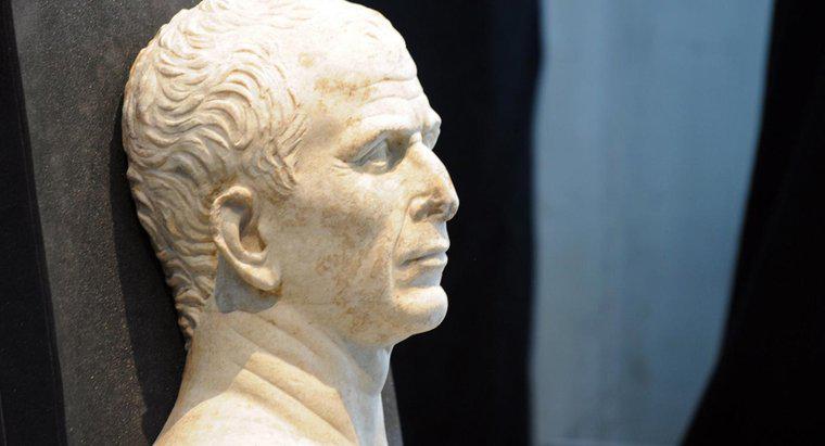Một số điều tồi tệ về Julius Caesar là gì?