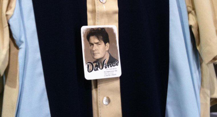Charlie Sheen mặc áo sơ mi của thương hiệu nào trong phim "Two and a Half Men"?