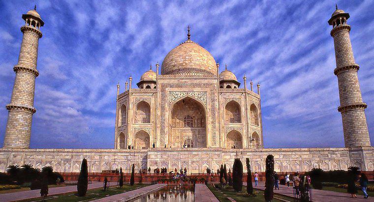 Taj Mahal được xây dựng khi nào?
