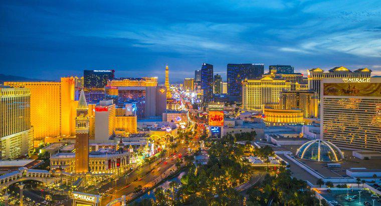 Ai đã xây dựng sòng bạc đầu tiên ở Las Vegas?