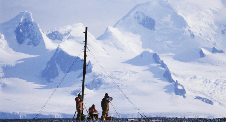 Các nhà khoa học nghiên cứu những loại điều gì ở Nam Cực?