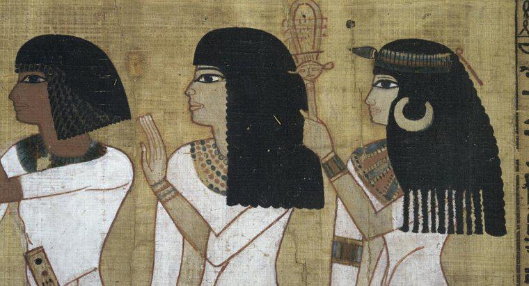 Người Ai Cập đã bọc móng tay và móng chân bằng kim loại nào?
