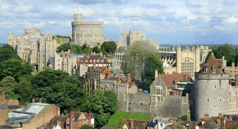 Lâu đài Windsor Cách London bao xa?