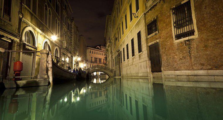 Các kênh đào ở Venice, Ý sâu bao nhiêu?