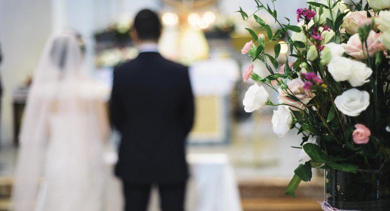 Một số lời thề trong đám cưới Cơ đốc truyền thống là gì?