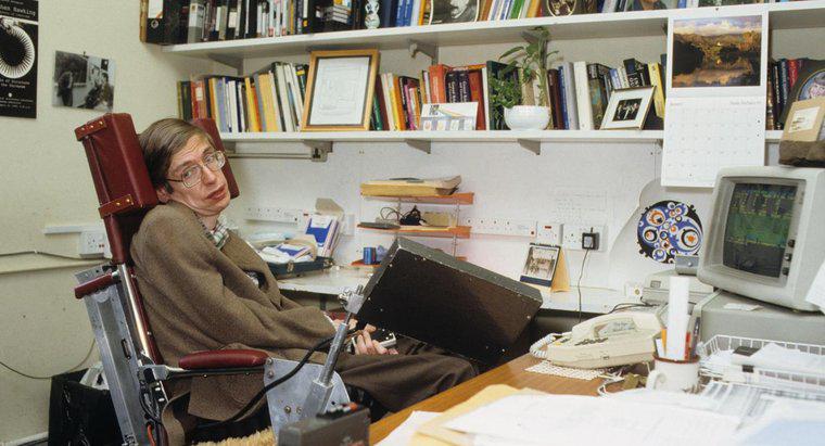 Stephen Hawking đã phát minh hoặc khám phá điều gì?