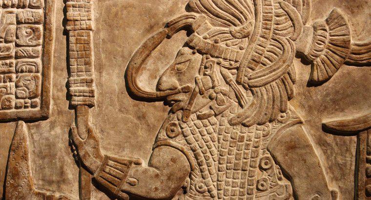 Chính phủ được thiết lập như thế nào trong Đế chế Aztec?