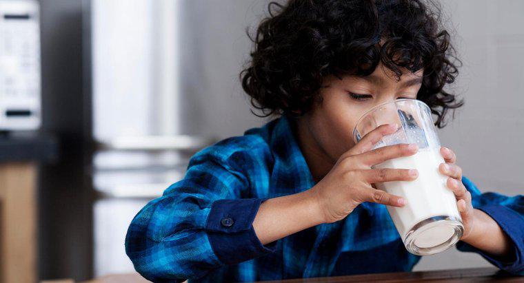 Tại sao sữa đông nhanh hơn các chất lỏng khác?