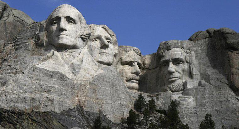 Các khuôn mặt trên Núi Rushmore lớn đến mức nào?
