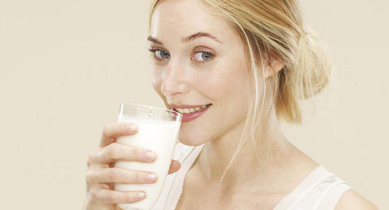 Người lớn có thể uống quá nhiều sữa không?