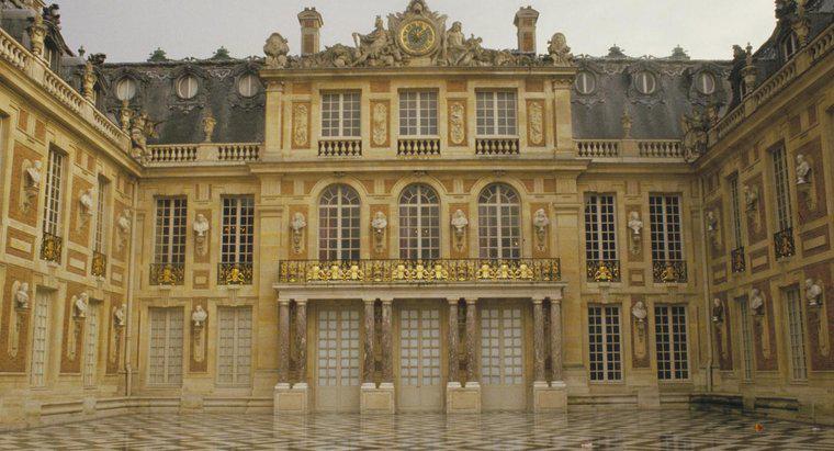 Chi phí xây dựng Versailles là bao nhiêu?