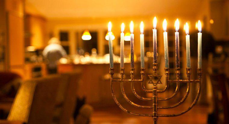 Một số ví dụ về Quà tặng Hanukkah là gì?