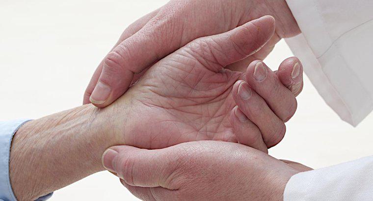 Điều gì có thể gây ra ngứa ran ở ngón tay trái?