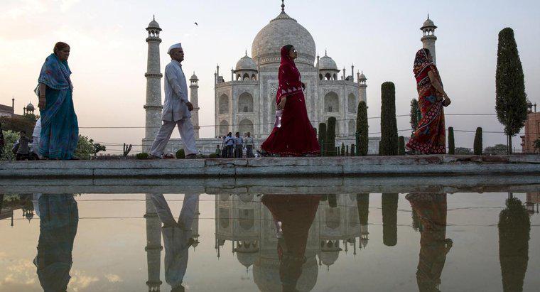 Tại sao mọi người đến thăm Taj Mahal?
