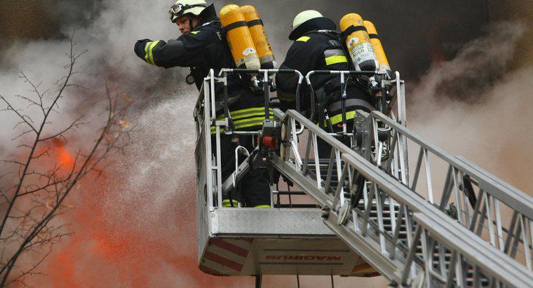 Lính cứu hỏa sử dụng hóa học như thế nào?
