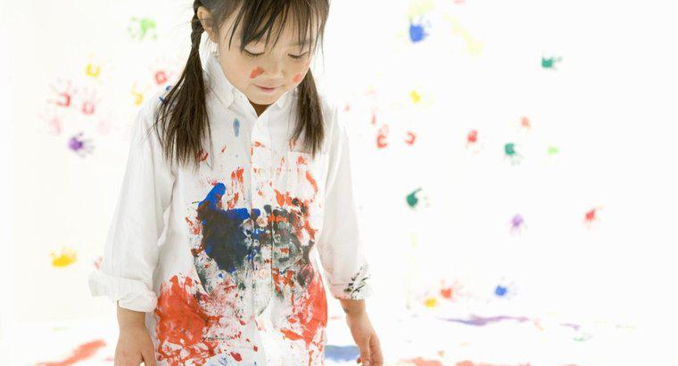 Làm thế nào để bạn lấy được sơn gốc nước ra khỏi quần áo?