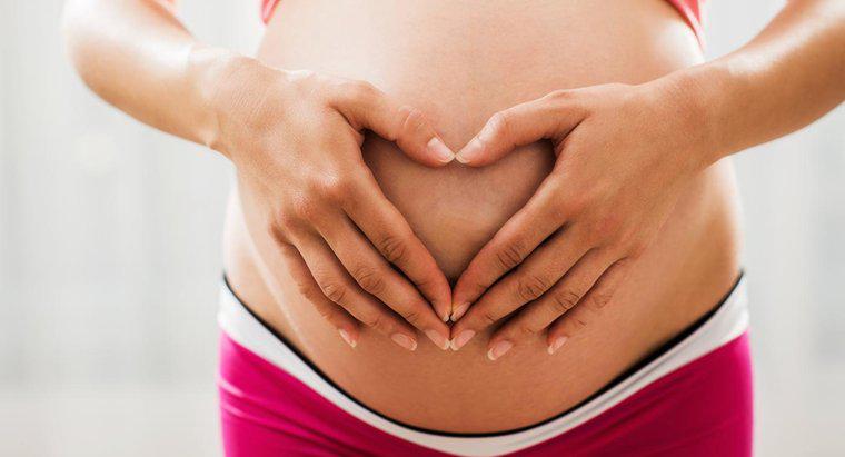 Nguyên nhân nào gây ra hiện tượng ra máu nhẹ khi mang thai?