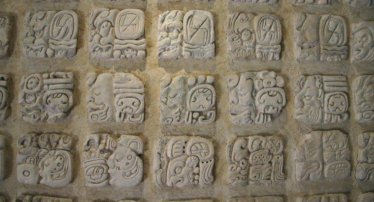 Ba thành tựu chính của nền văn minh Maya là gì?