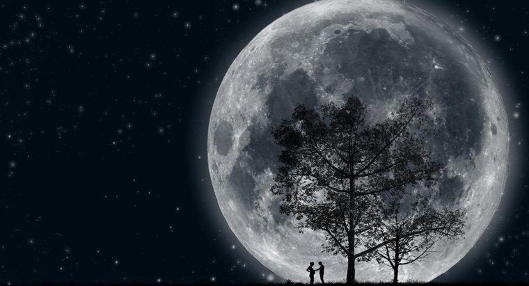 Làm thế nào gần Mặt trăng đến Trái đất?