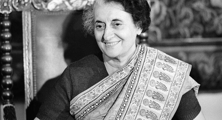 Indira Gandhi nổi tiếng vì điều gì?