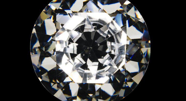 Tại sao một viên kim cương lại cứng như vậy?
