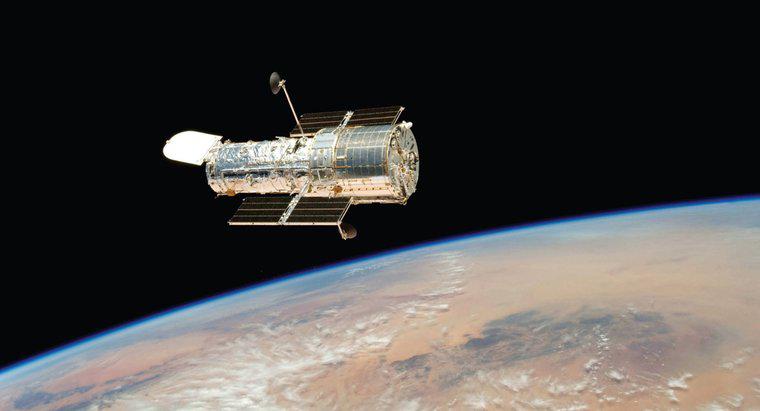 Chi phí xây dựng kính viễn vọng Hubble là bao nhiêu?