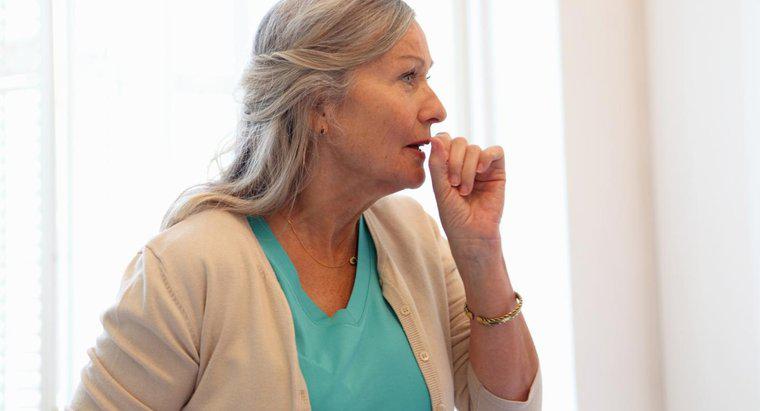 Điều gì có thể gây ra ho và đau trong cổ họng?
