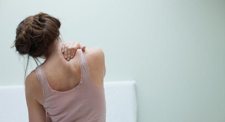 Điều gì có thể gây ra cơn đau ở phía trên bên phải của lưng?