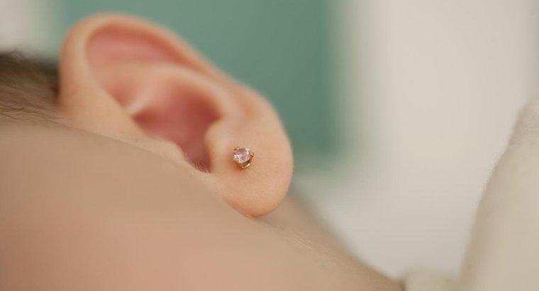 Làm thế nào tôi có thể tránh được sẹo lồi khi xỏ lỗ tai?